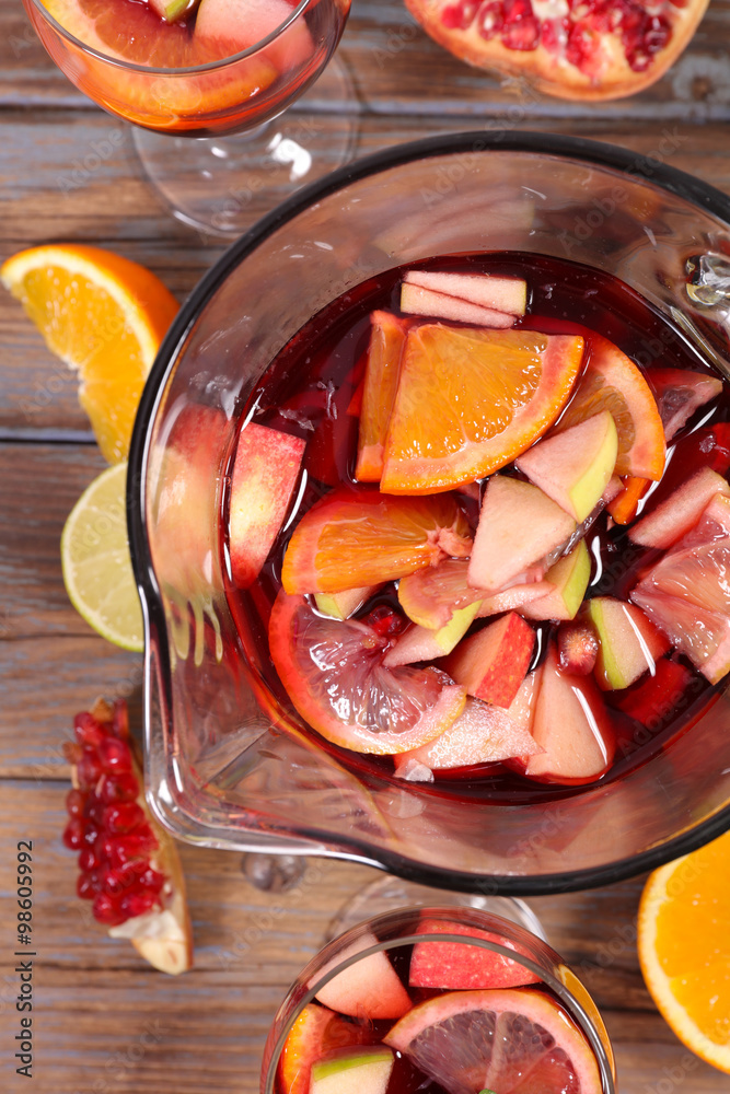 sangria with fruits