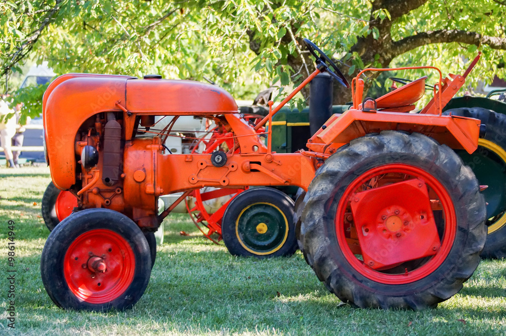 Obraz premium Tracteur ancien