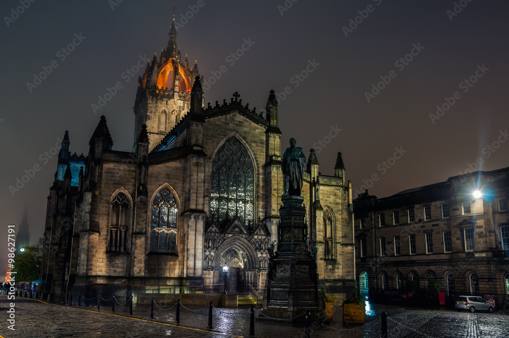 St Giles Cathedral at night in Edinburgh