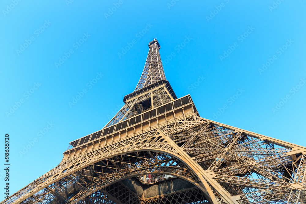 The Eiffel Tower in Paris - obrazy, fototapety, plakaty 