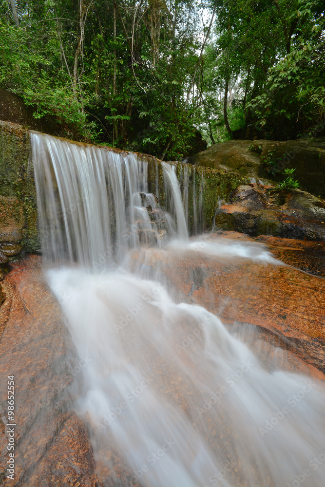 Obraz premium Beautiful waterfall in rainforest located at Ipoh, Perak, Malaysia.