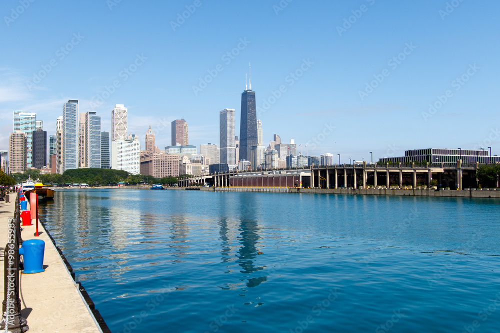 Fototapeta premium Color DSLR image of Chicago skyline, as seen from Navy Pier
