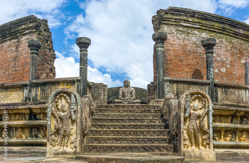 Sri Lanka, Polannaruwa, the large Buddah statue of the medieval capital city