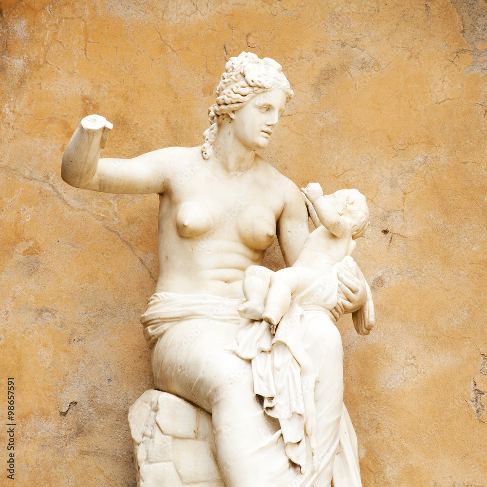 Fototapeta premium Antique broken sculpture in Boboli Gardens, Florence, Italy