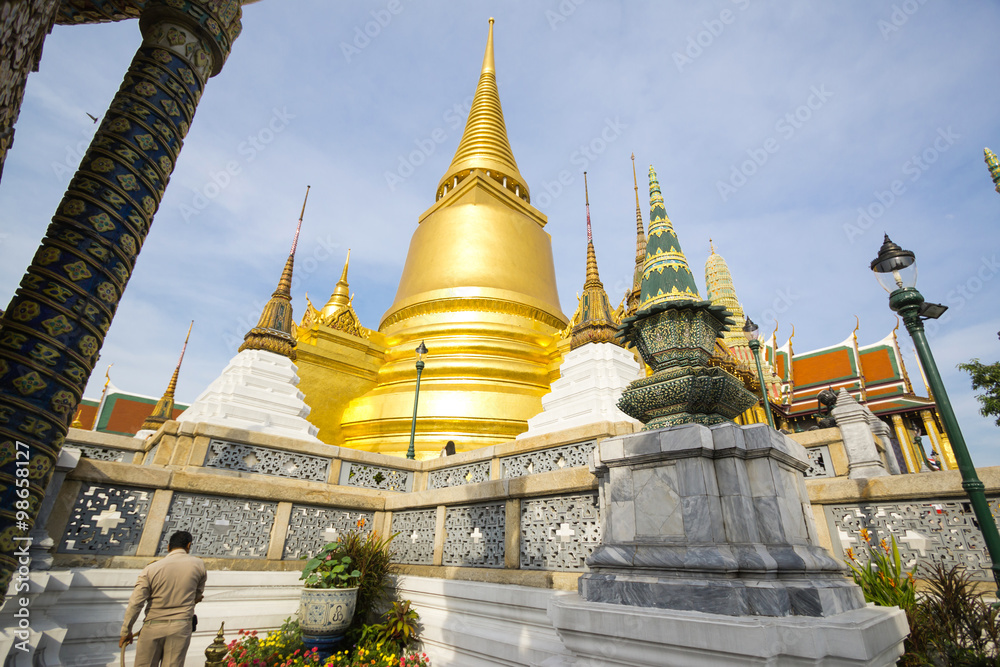 Fototapeta premium Temple of the Emerald Buddha, Wat Phra Kaew, Bangkok, Thailand 