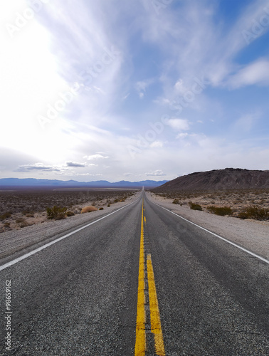 Straight road in desert landscape in Nevada, USA (荒野の一本道)