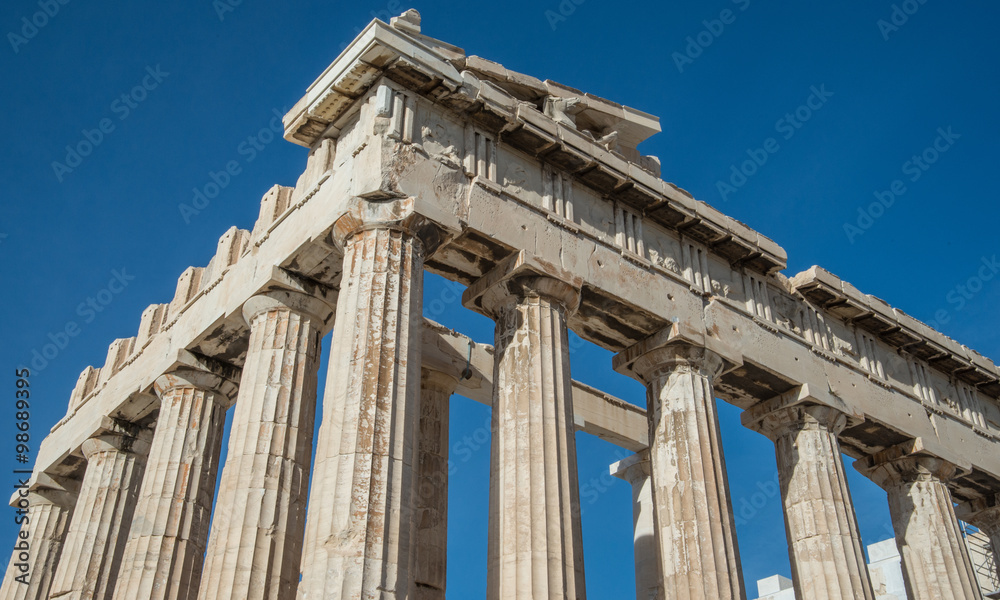 Naklejka premium Columns of the Parthenon atop the Acropolis in Athens, Greece