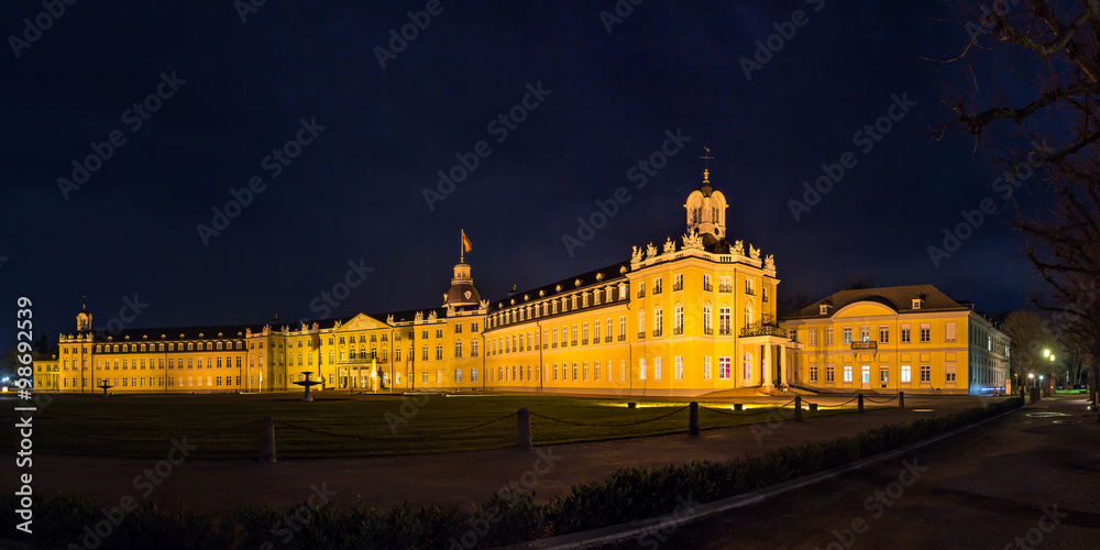 Obraz premium Schloss Karlsruhe bei Nacht