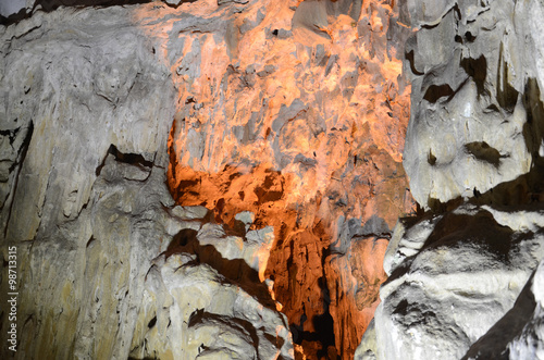 Grotte dans la baie d’Halong