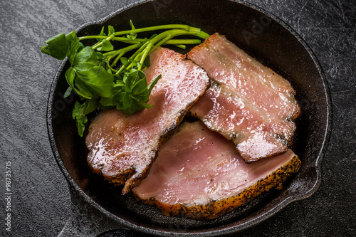 厚切りベーコンとスキレット鍋 bacon steak and iron pan