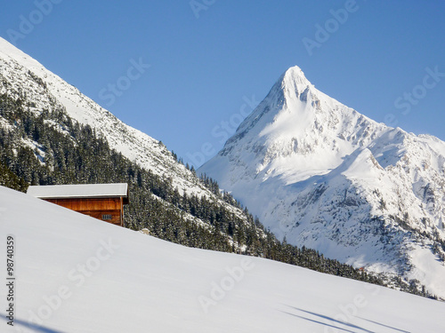 Schihütte im Schnee