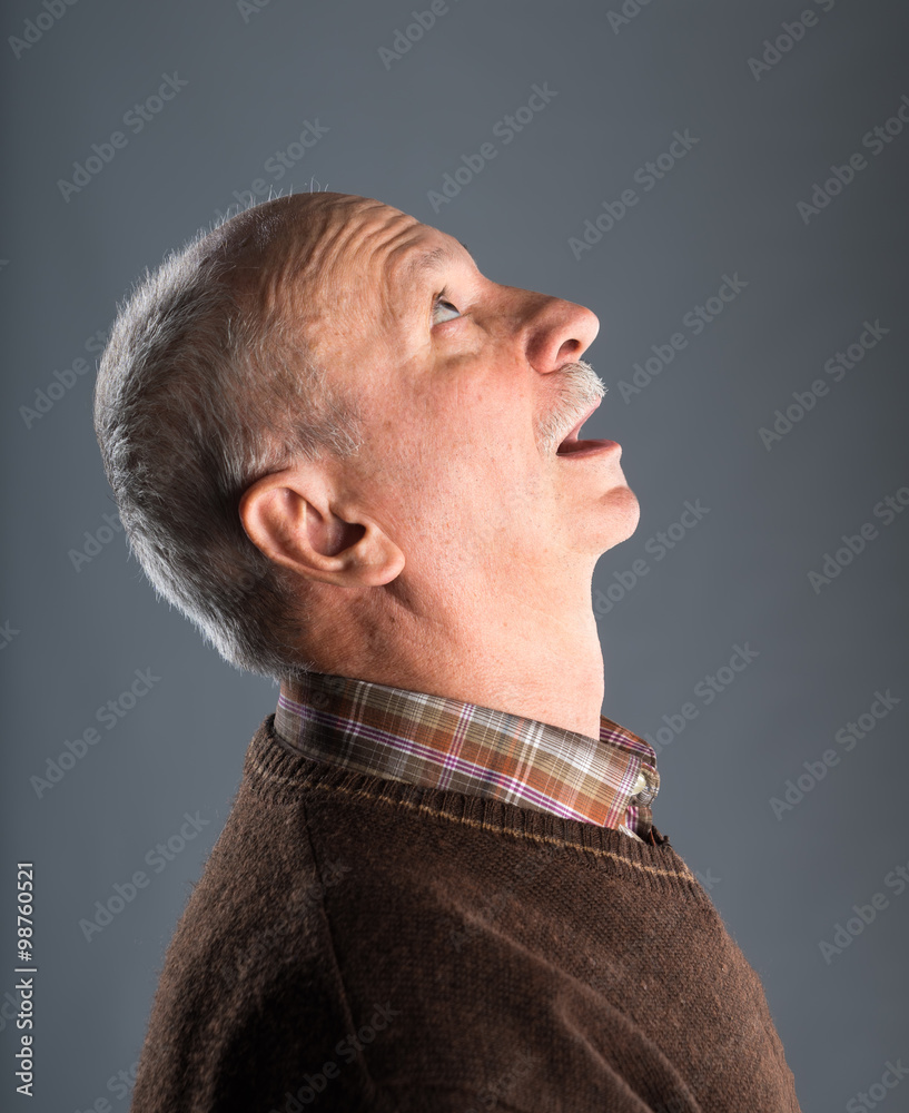 Obraz premium Portrait of surprised senior man