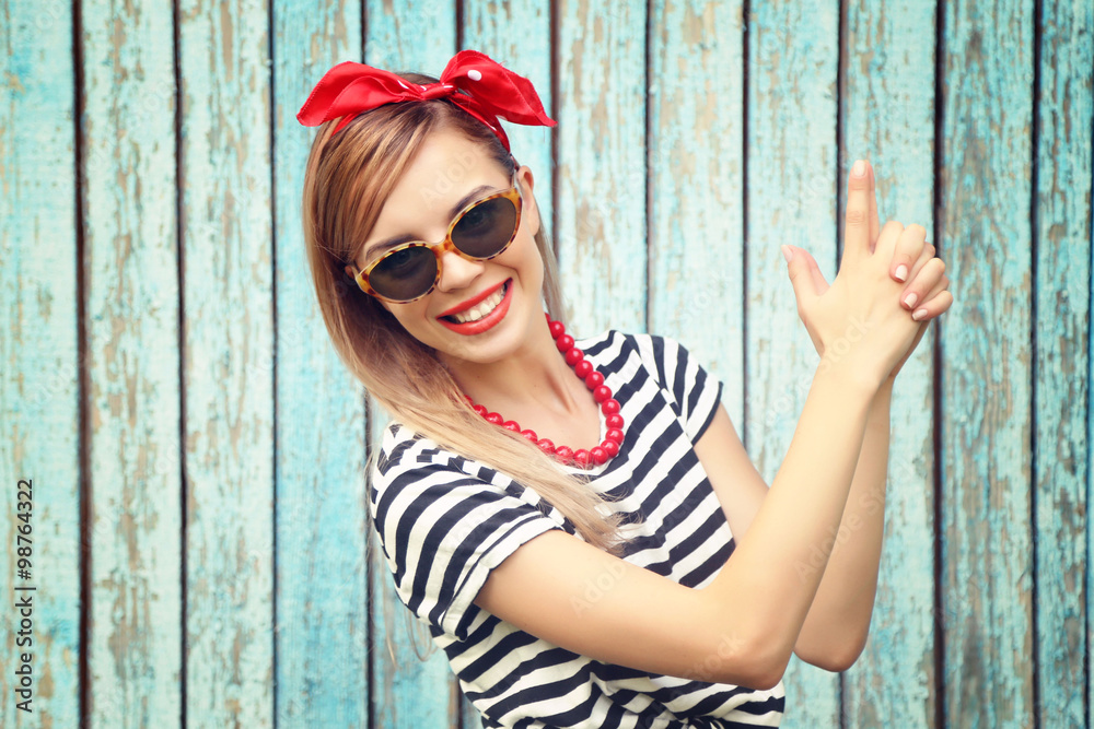 Obraz premium Beautiful girl with pretty smile on color wooden background