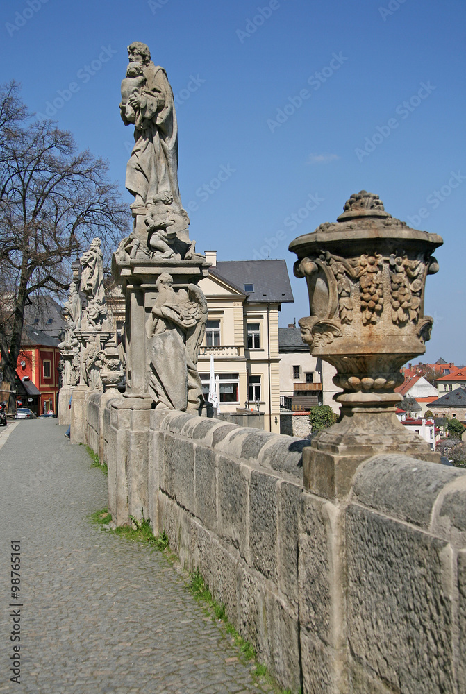 Obraz premium KUTNA HORA, CZECH REPUBLIC - APRIL 17, 2010: Baroque Statues Gallery on the way to St. Barbara's Church