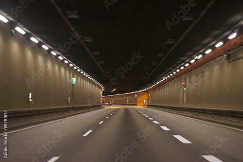 Tunnel © tina7si