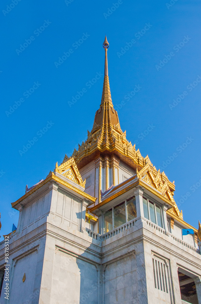 Fototapeta premium Temple of the Golden Buddha (Wat Traimit) in Bangkok