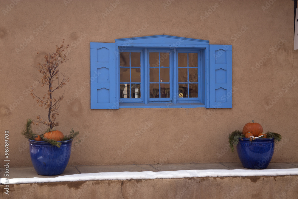 Obraz premium Blue Window in Sante Fe New Mexico