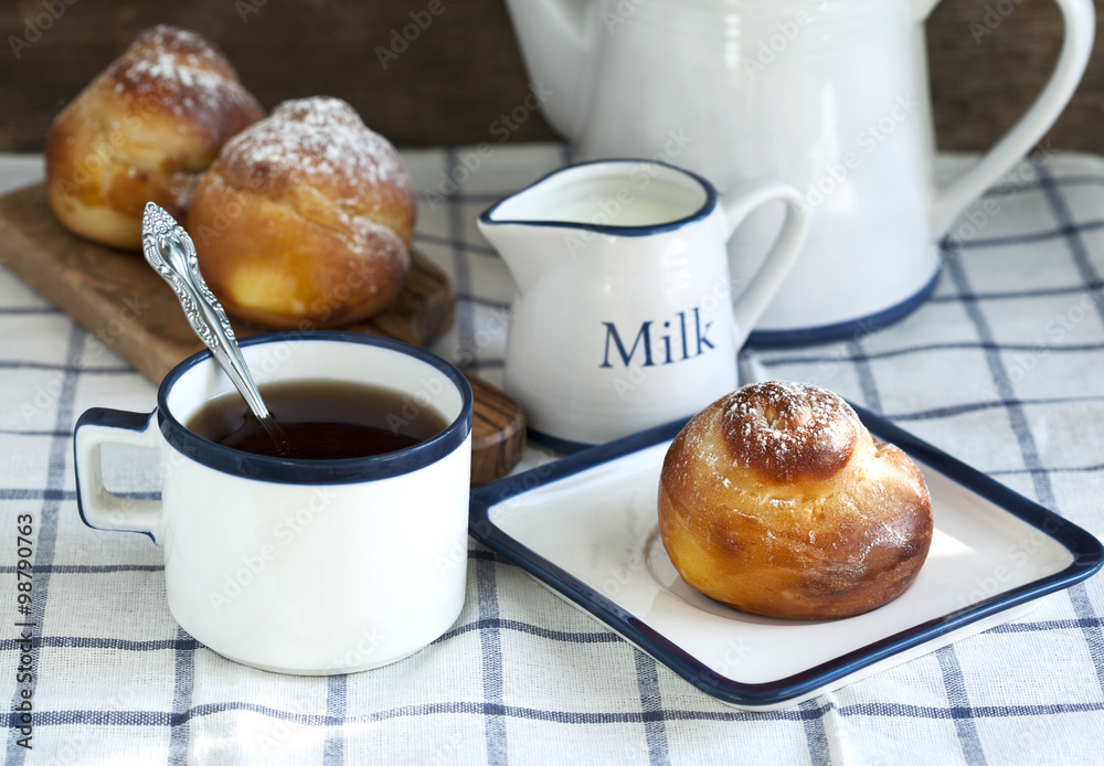 Breakfast with Sweet Yeast Roll Buns Breakfast with Sweet Yeast Roll Buns