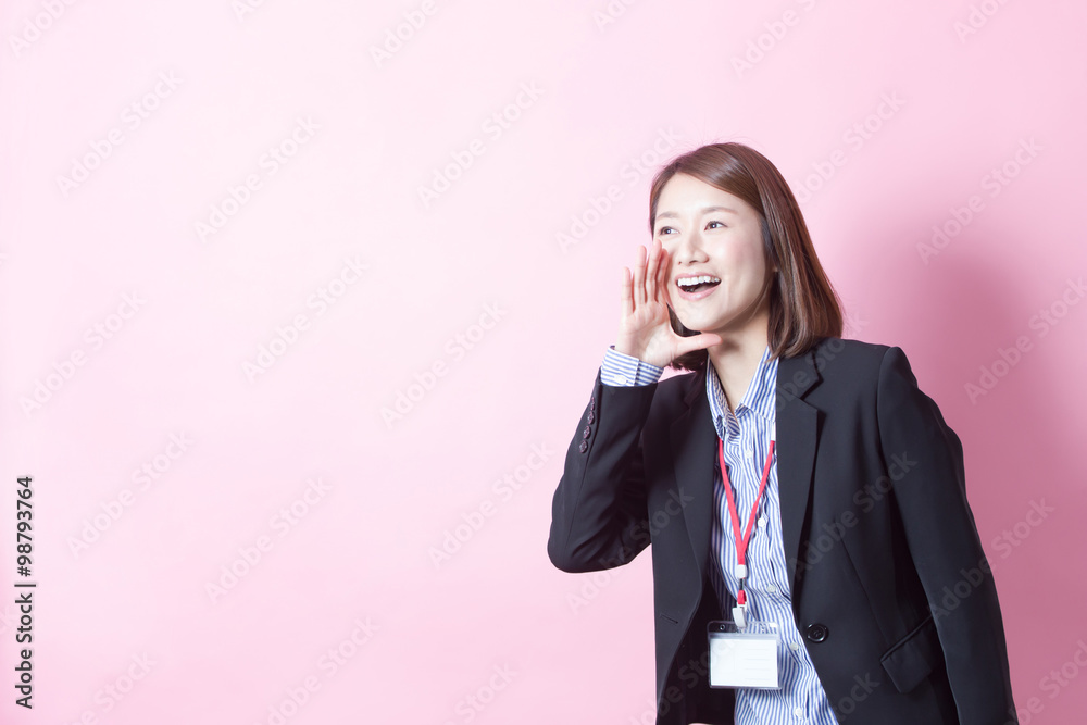 OLポートレート(ピンク背景)