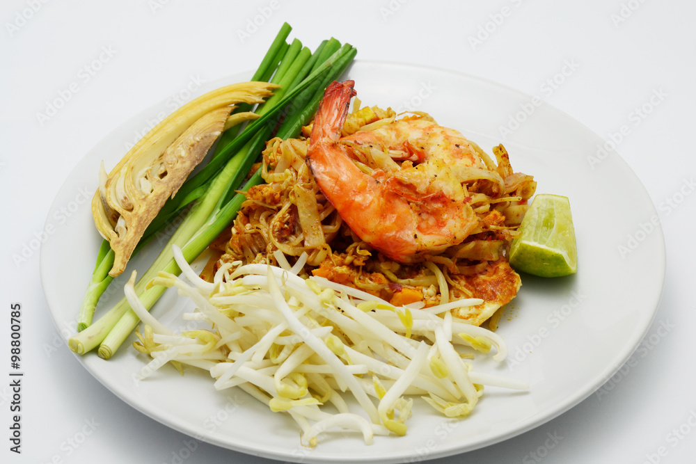 Thai style fried rice noodle with shrimp