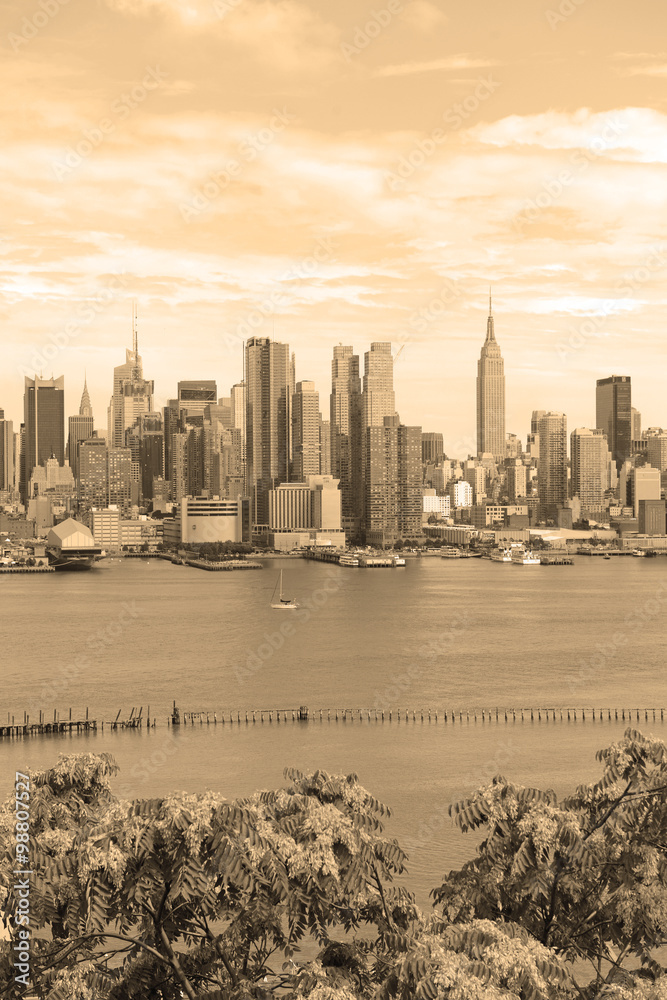 Obraz premium Manhattan skyline with Hudson River, New York City, sepia filter