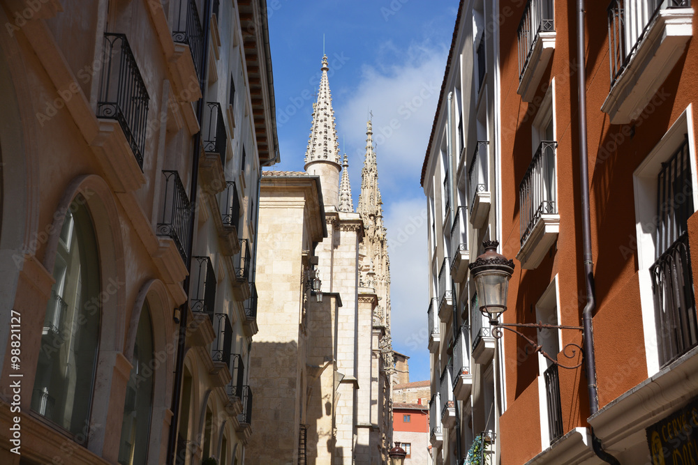 callejuela estrecha en la ciudad de Burgos