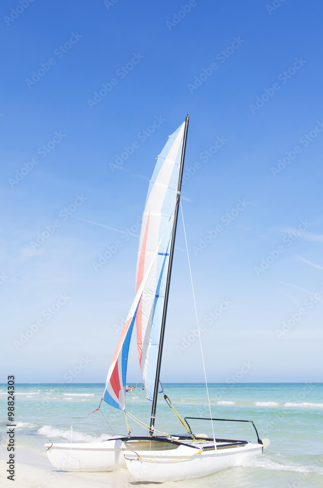 Naklejka premium Catamaran with its colorful sails wide open on Varadero Cuban wh