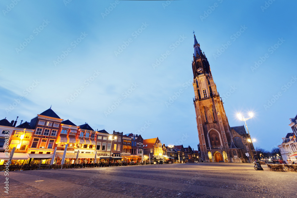 Obraz premium DELFT, THE NETHERLANDS - MAY 2 2013: City landscape of Markt (ce