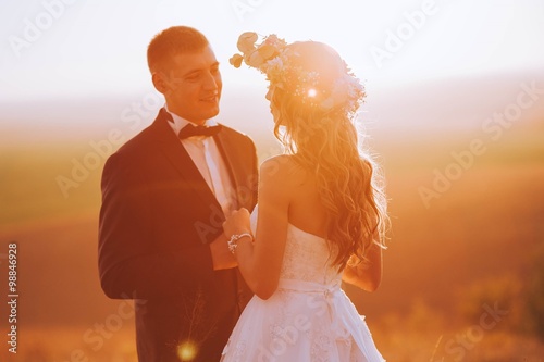 Φωτογραφία Fine art photo of an attractive wedding couple