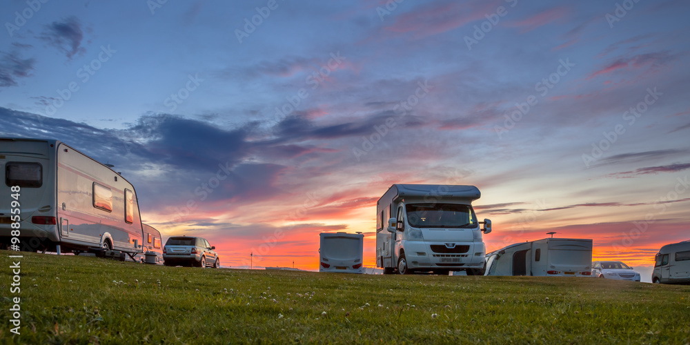 Caravans and cars campsite sunset - obrazy, fototapety, plakaty 