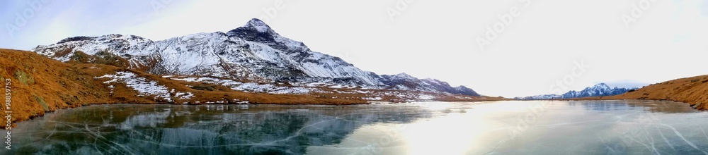 Valmalenco - Lago ghiacciato con Pizzo Scalino sul fondo