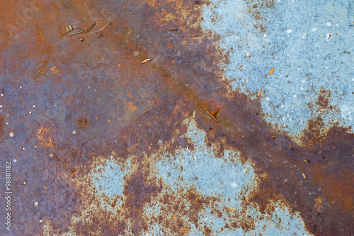 Rust stains on zinc