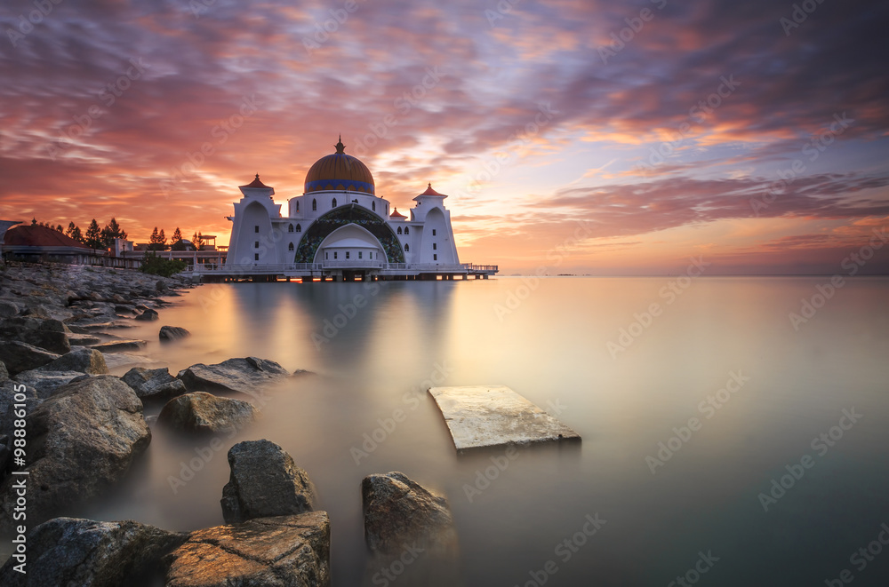 Obraz premium Malacca Straits Mosque (Masjid Selat Melaka) is a mosque located in Malacca