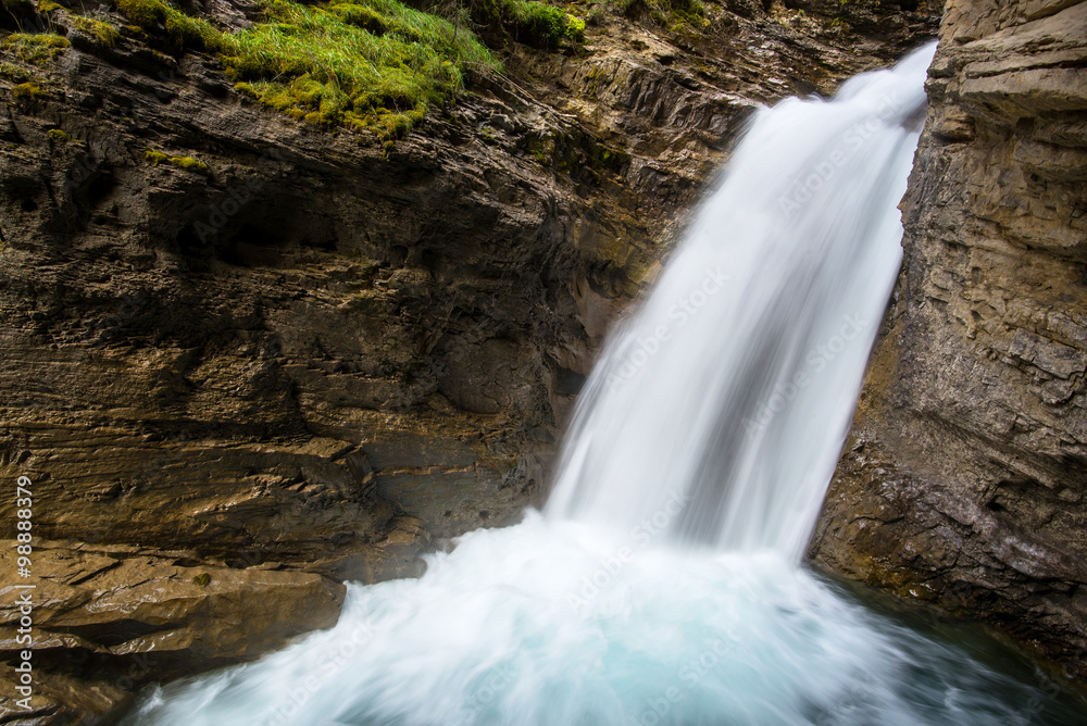 Obraz premium long exposure fall in the paradisiacal Johnston Canyon of the banff national park in alberta canada