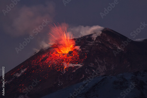 Fotografia Volcano eruption. Mount Etna erupting from the crater Voragine