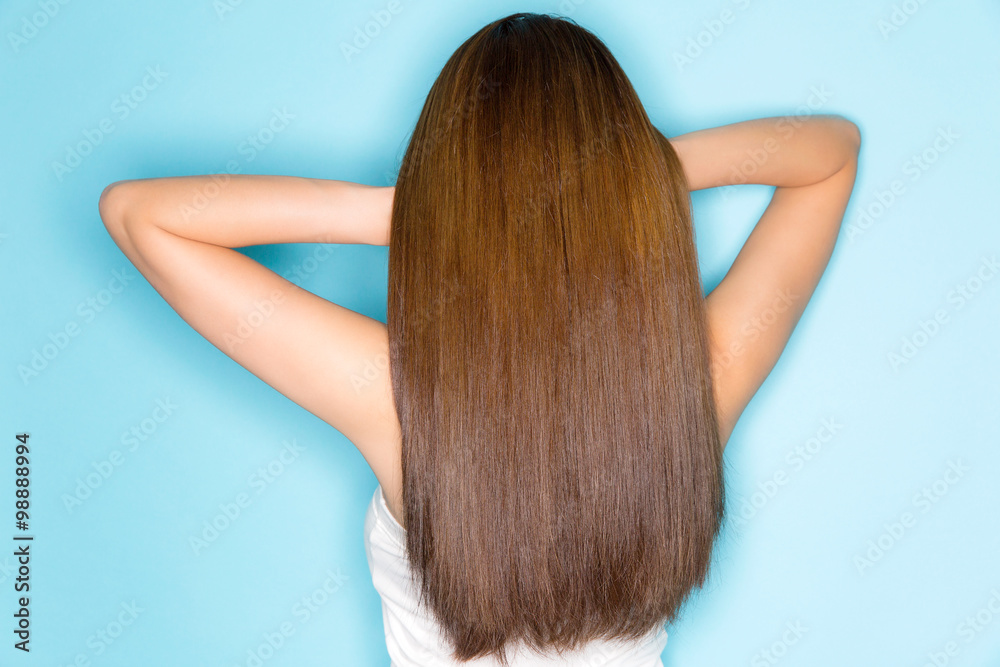 Naklejka premium 美しい髪の女性