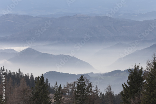 Fototapeta Naklejka Na Ścianę i Meble -  Über der Nebeldecke