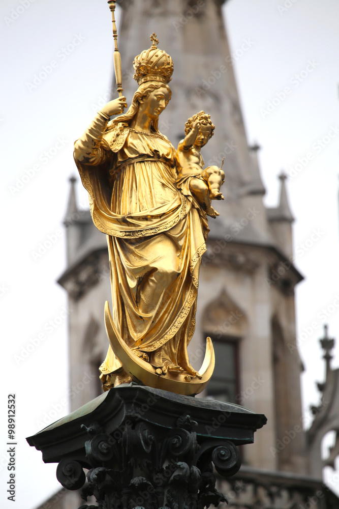 The Mariensaule, a Marian column and Munich city hall on the Mar The Mariensaule, a Marian column and Munich city hall on the Mar