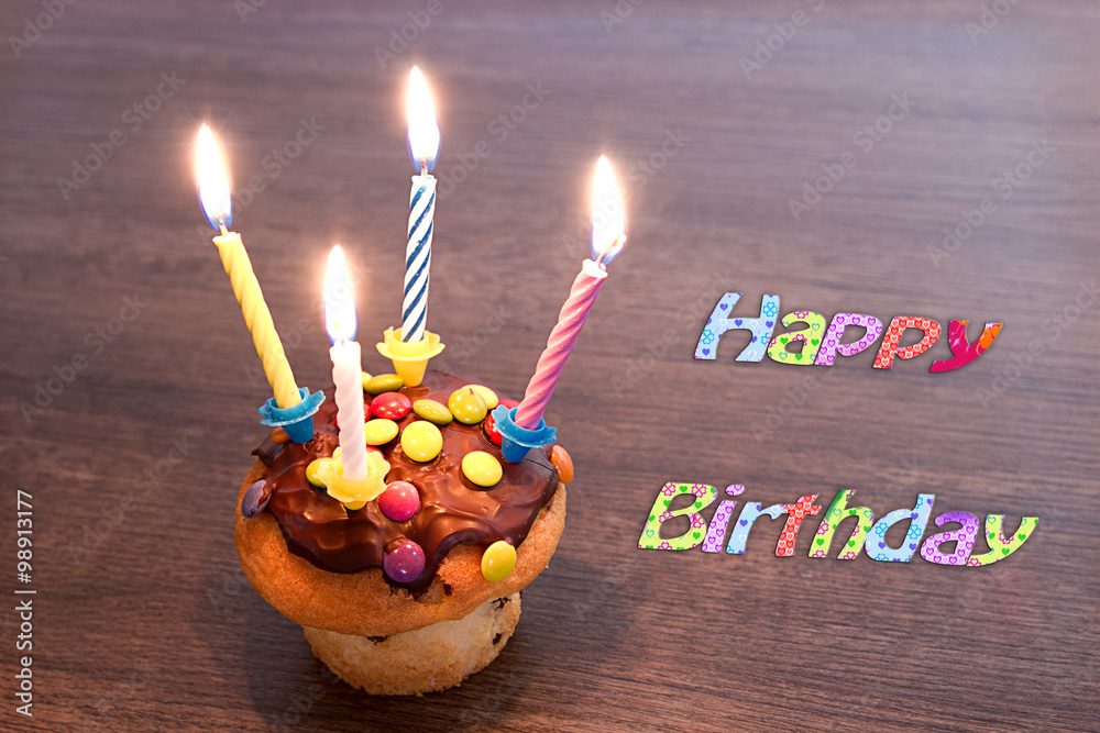 Happy Birthday Kuchen mit Kerzen Stock-Foto | Adobe Stock