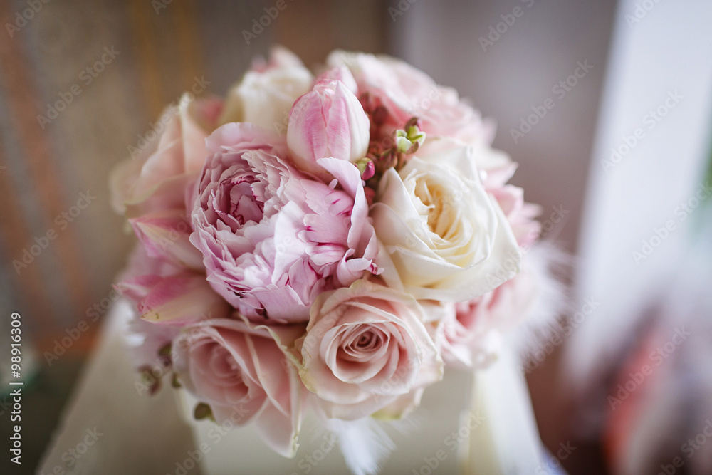 WeBeautiful wedding bouquetdding bouquet