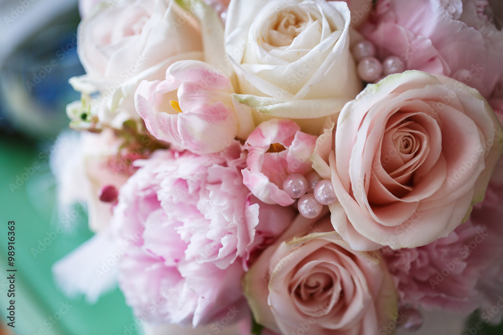 WeBeautiful wedding bouquetdding bouquet