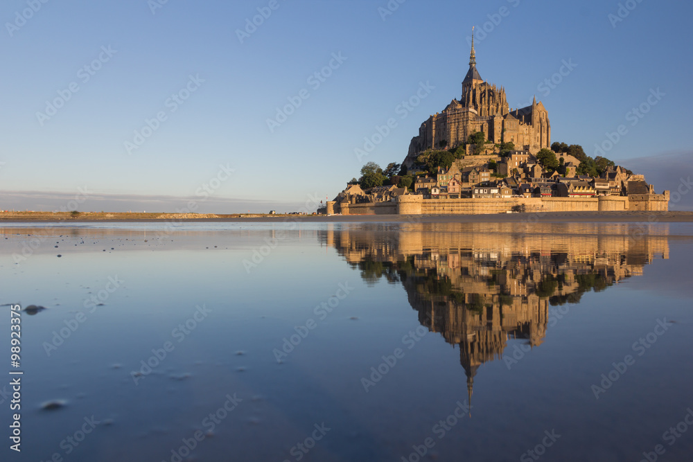Obraz premium Mont saint michel in france