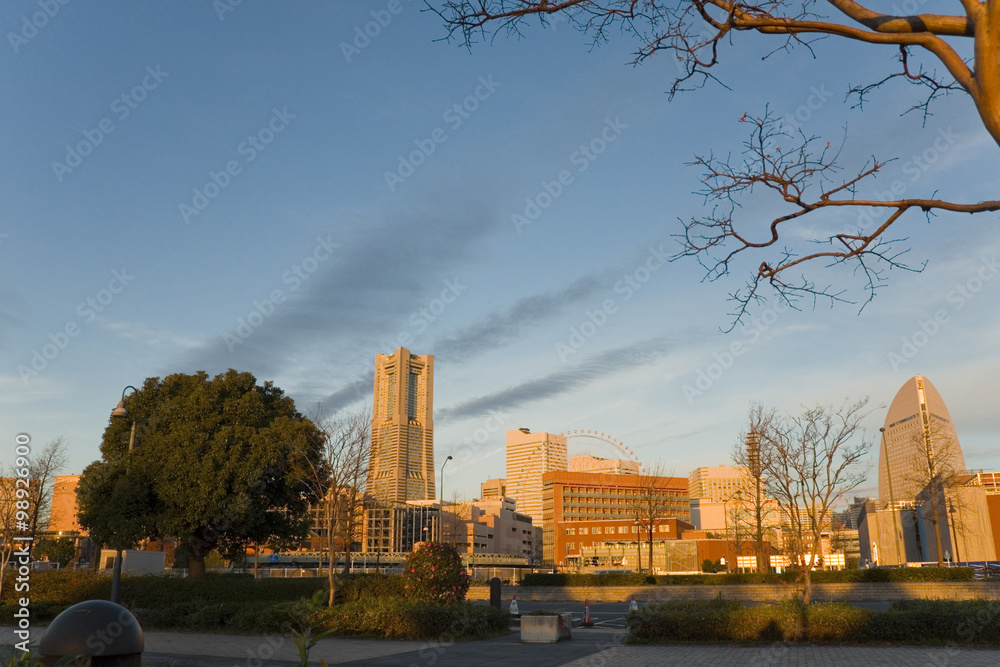 Fototapeta premium 横浜みなとみらいの朝焼け