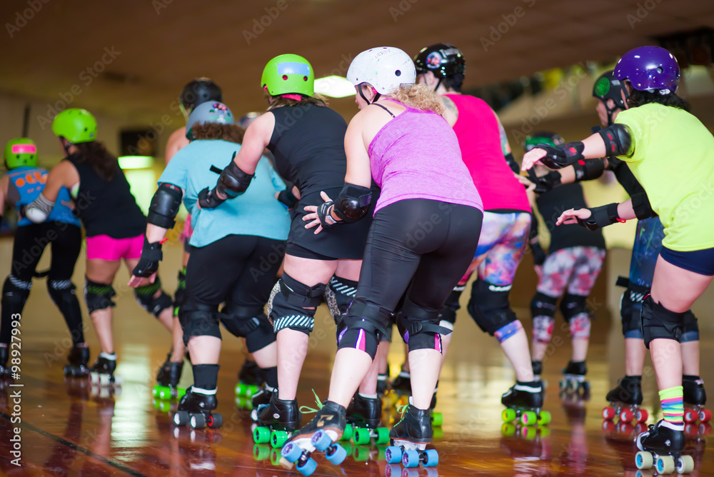 Naklejka premium Women's Roller Derby Practice