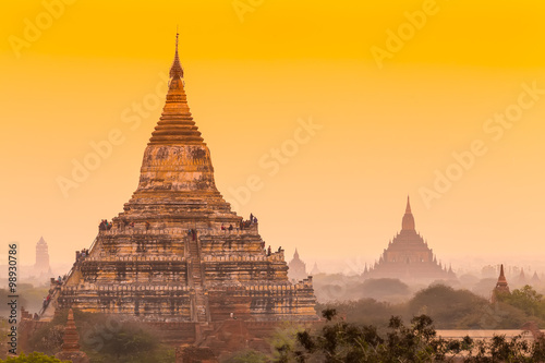 Sunrise over ancient Bagan, Myanmar Fototapet