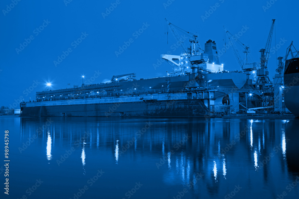 Fototapeta premium Shipyard at night - industry concept.