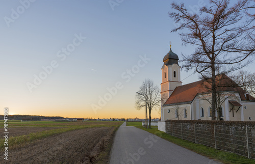Wallfahrtskirche Sankt Leonhard, bei Sonnenuntergang