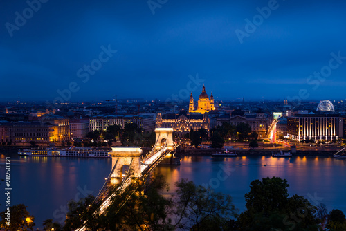 Budapest, Kettenbrücke bei Nacht 