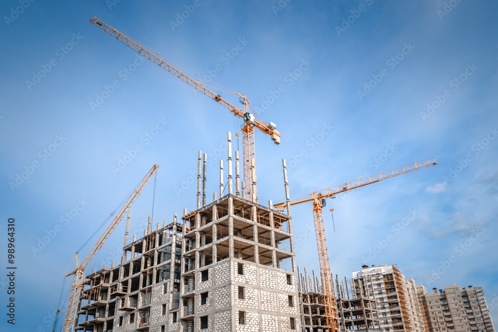 Construction of highrise building and hoisting tower cranes