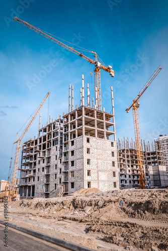 Constructionsite and construction cranes